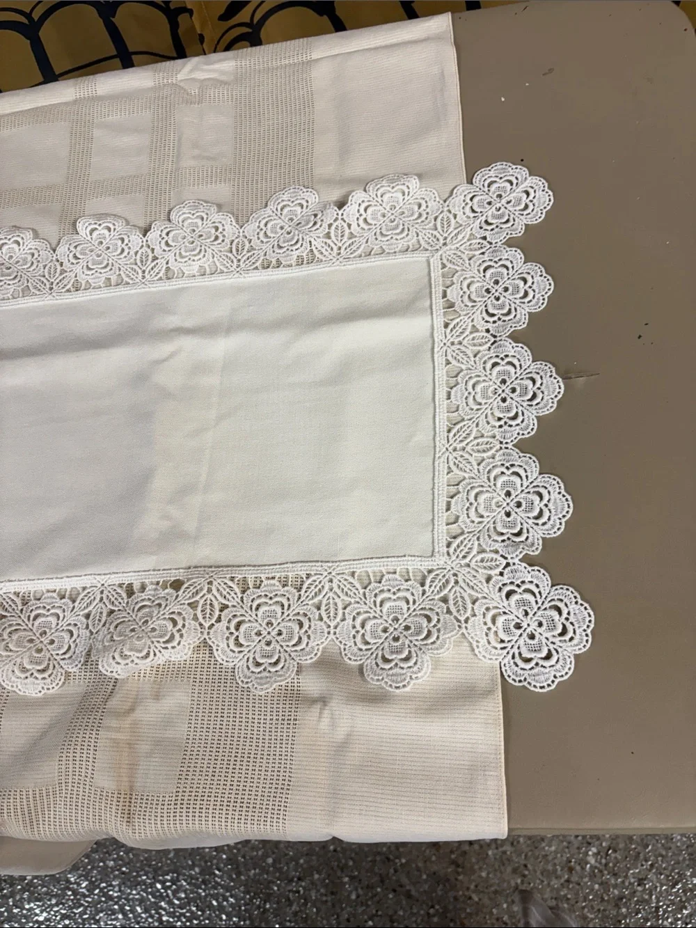 Elegant Cream Lace Table Runner - Classic Home Dining